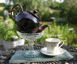 a craf-tea idea - a never ending pot of tea - craftygardener.ca