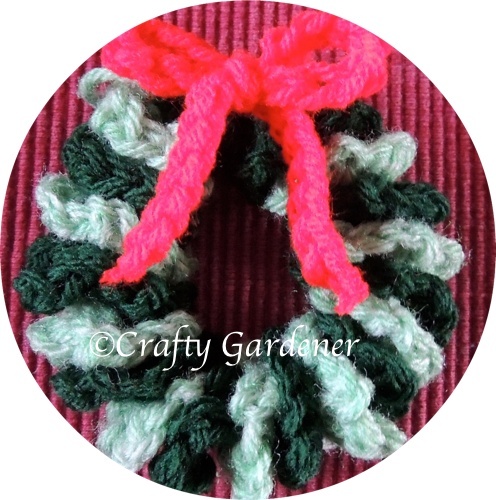 crochet a little wreath at craftygardener.ca