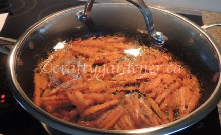 making dilled carrots at craftygardener.ca