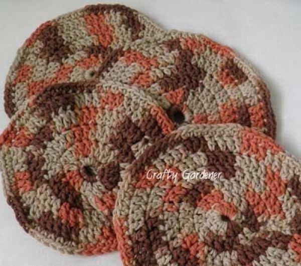 round crochet dishcloths at craftygardener.ca