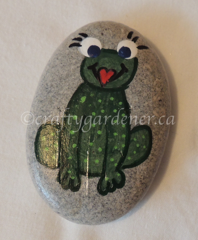 painting frog rocks at craftygardener.ca