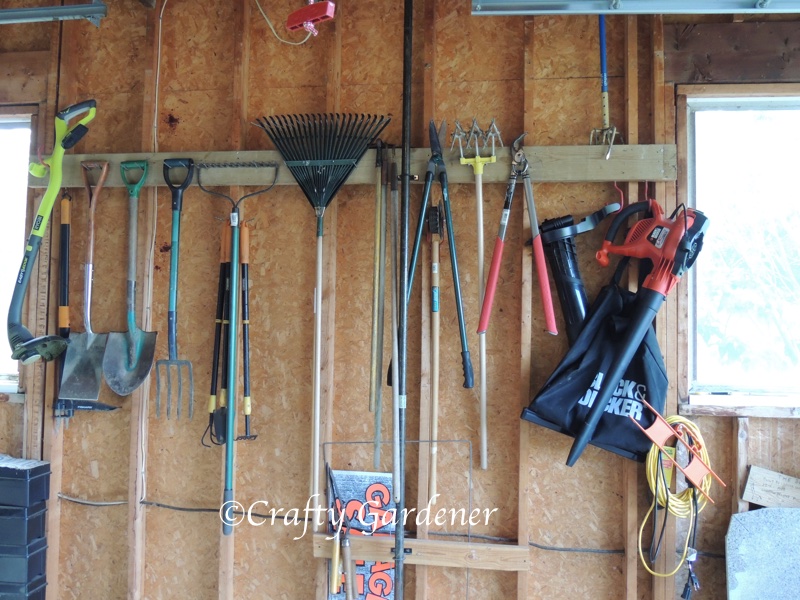 garden tool organization at craftygardener.ca