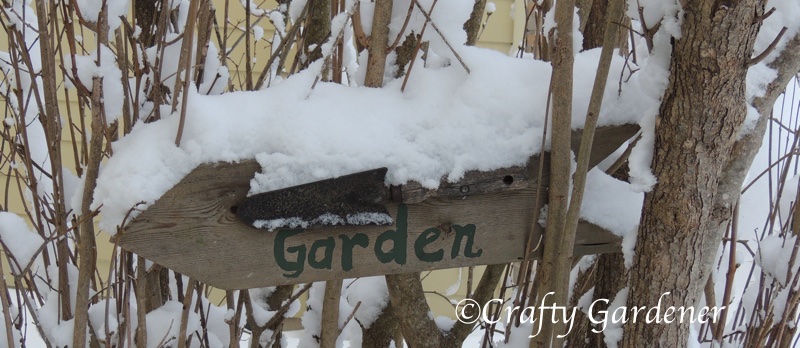 a quick and easy garden sign to make at craftygardener.ca