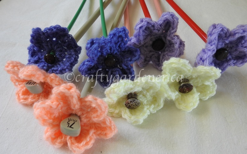 making knitting needle flowers at craftygardener.ca