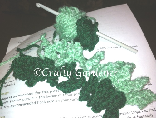 crochet a little wreath at craftygardener.ca