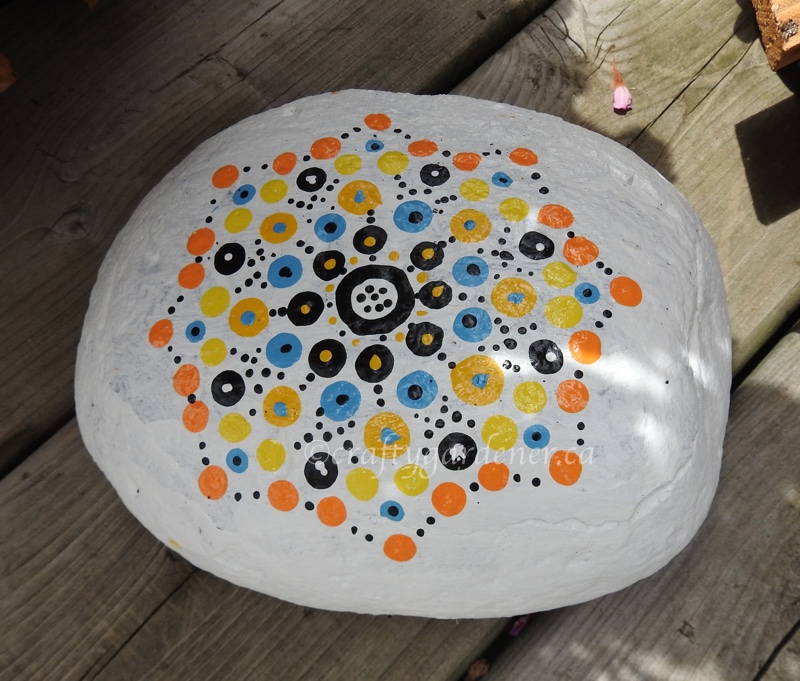 painting mandala rocks at craftygardener.ca